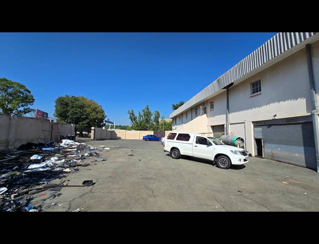 1,550M² WAREHOUSE FOR SALE IN EASTLEIGH